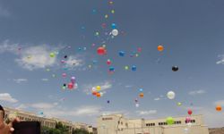 Mardin’de Gazzeli çocuklar için gökyüzüne balon bırakıldı