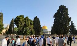 Onlarca siyonist yerleşimci Mescid-i Aksa’ya baskın düzenledi