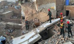 Pakistan'da şiddetli fırtına etkili oldu: 10 ölü, 45 yaralı