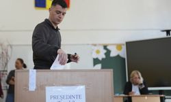 Romanya'da cumhurbaşkanlığı ikinci turu başladı