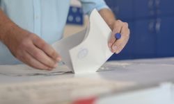 Rumenler tekrarlanan cumhurbaşkanlığı seçimi için sandık başında