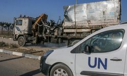 Siyonist rejim Gazze'deki BM yardım tır'larını hedef aldı!