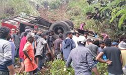 Sri Lanka'da yolcu otobüsü uçurumdan yuvarlandı: 21 ölü 14 yaralı