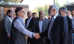 Yapıcıoğlu, Mersin’de STK temsilcileri ve hal esnafıyla buluştu