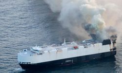 3 binden fazla araç taşıyan gemide yangın: Lityum iyon pilleri her an patlayabilir