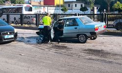 Adana'da kontrolden çıkan araç bariyerlere çarptı