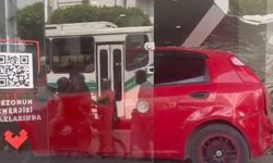Adana'da kontrolden çıkan otomobil iş yerine daldı