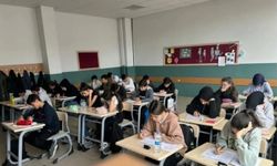 Bayramda gezmek yerine sınava hazırlanmayı tercih ettiler
