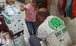 Erciş’te çocukların bayramlıkları Umut Kervanı’ndan