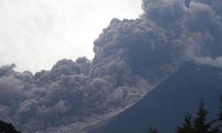 Guatemala'daki Fuego Yanardağı'nda patlama