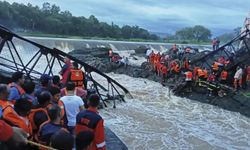 Hindistan'da köprü çöktü: 4 ölü