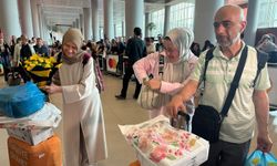 İlk hac kafilesi İstanbul'da sevinçle karşılandı