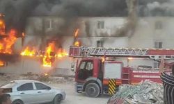 İşçilerin kaldığı yatakhane alevlere teslim oldu