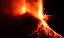 İtalya'da Etna Yanardağı'nda patlama  