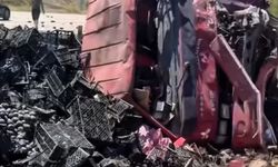 Meyve yüklü kamyon devrildi: Sürücü yaralandı