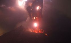 Sakurajima Yanardağı'nda patlama