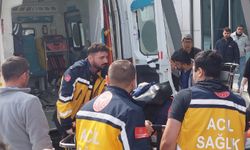 Sürücünün direksiyon hakimiyetini kaybettiği otomobil bariyerlere çarptı: 1 ölü, 2 yaralı