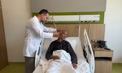 Türkiye'de ilk defa uyanık bir hastaya koklear implant ameliyatı yapıldı