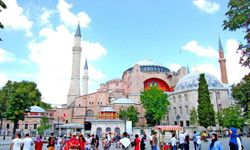 Bakan Ersoy: Turizm gelirinde 6 aylık dönemde zirve