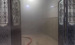 Binanın giriş katında çıkan yangın paniğe yol açtı