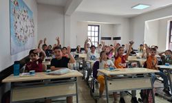 Büyükşehir Belediyesi'nin Yaz Okulu'na katılan öğrenciler hem öğreniyor hem eğleniyor