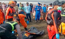 Endonezya'da feribot kazası: 4 ölü, 38 kayıp