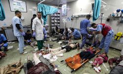 Gazze'de şehitler hastane ve okul bahçelerine defnediliyor