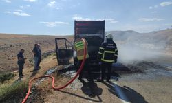 Hareket halindeki araç alev alarak kullanılamaz hale geldi