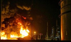 İran'da Abadan petrol rafinerisinde yangın