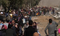 İşgal ordusu, Gazze'nin doğusundaki mahallelerin tamamını boşaltmakla tehdit ediyor