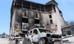 İzmir'de çıkan yangın sanayiye sıçradı: Onlarca araç hurdaya döndü