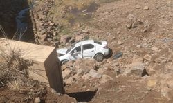 Kontrolden çıkan otomobil köprüden uçtu