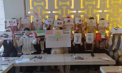 Kur'an kursu öğrencileri Gazze'ye yönelik saldırılarına çizimlerle tepki gösterdiler
