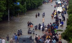 Pakistan'da muson yağışları sele yol açtı: 98 ölü
