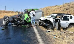 Şanlıurfa’da otomobil ile traktör çarpıştı: 1 ölü, 2 yaralı