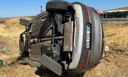 Şanlıurfa’da otomobil şarampole devrildi: 1 ölü, 1 ağır yaralı