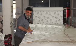 32 yıllık emekle Batman'dan Türkiye'nin dört bir yanına sofra bezi dağıtıyor