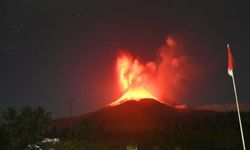 Endonezya’da Lewotobi Laki-Laki Yanardağı patladı