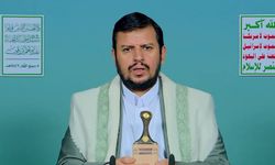 Ensarullah lideri Husi: Güvenlik birimlerimiz, işgalin planlarına karşı iç cepheyi tahkim ediyor