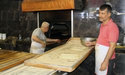 Fırıncıların zorlu yaz mesaisi: 45 Derece dışarı, 250 Derece fırın içi