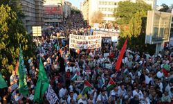 Gazze için Meclis'e on binler yürüyüşe geçti