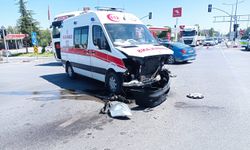 Kaza ihbarına giden ambulans kaza yaptı