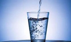 Kısa sürede 8 litre su içen kadın hastanelik oldu