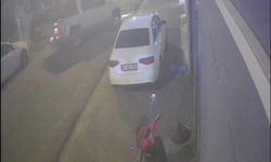 Mardin'de "Dur" ihtarına uymayan kamyonet sürücüsü, park halindeki araçlara çarptı