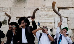 Mescid-i Aksa'da tehlikeli provokasyon: Yahudiler şofar üfledi