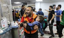 Siyonist rejim aynı hastaneyi 13'üncü kez vurdu: Şehitler ve yaralılar var