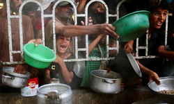 Siyonist rejim, Gazze'deki açlığı gizlemek için ınfluencerları seferber etti