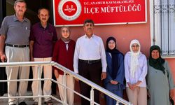 Yarışma birincileri dualarla umreye uğurlandı