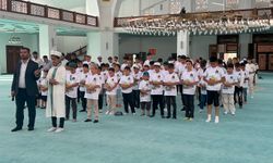 Ağrı'da "Hayat Namazla Güzeldir" programında çocuklar saf tuttu   