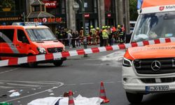 Almanya'da araç kalabalığın arasına daldı: 4 yaralı